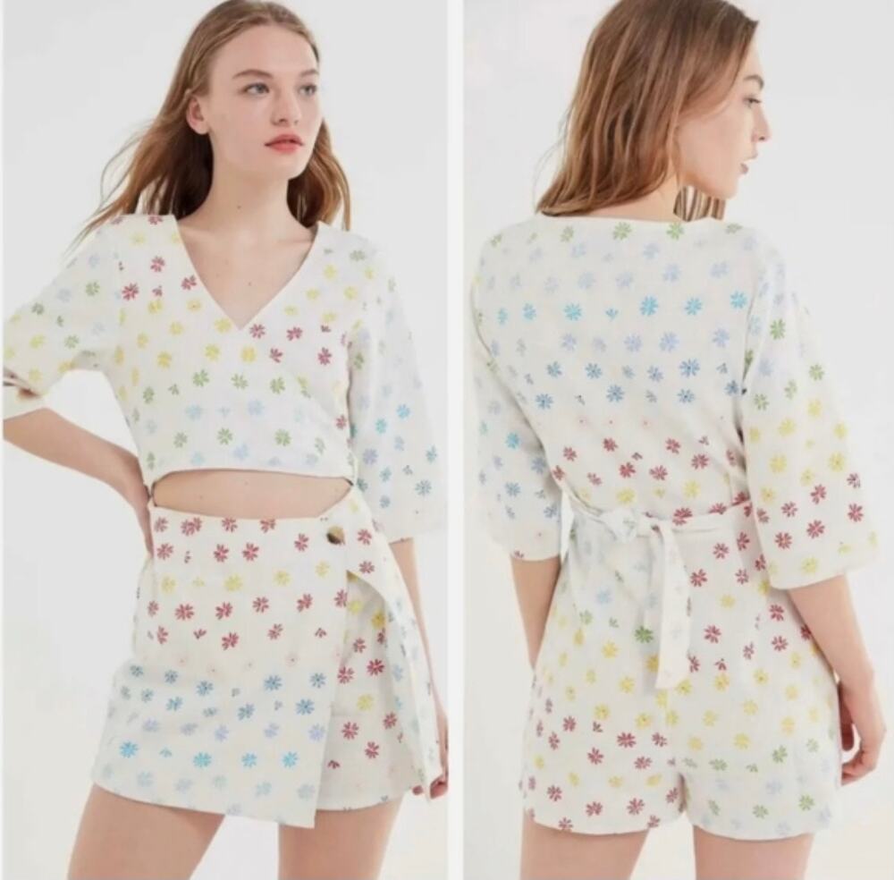 Urban Outfitters Molly Skort Floral Romper US Size 6 White Red V-neck Wrap Style